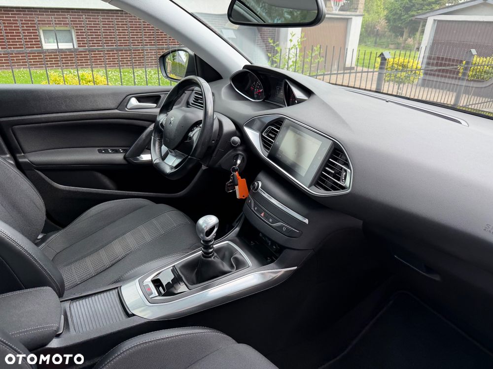 Peugeot 308 1.2 PureTech GPF Allure S&S - 16
