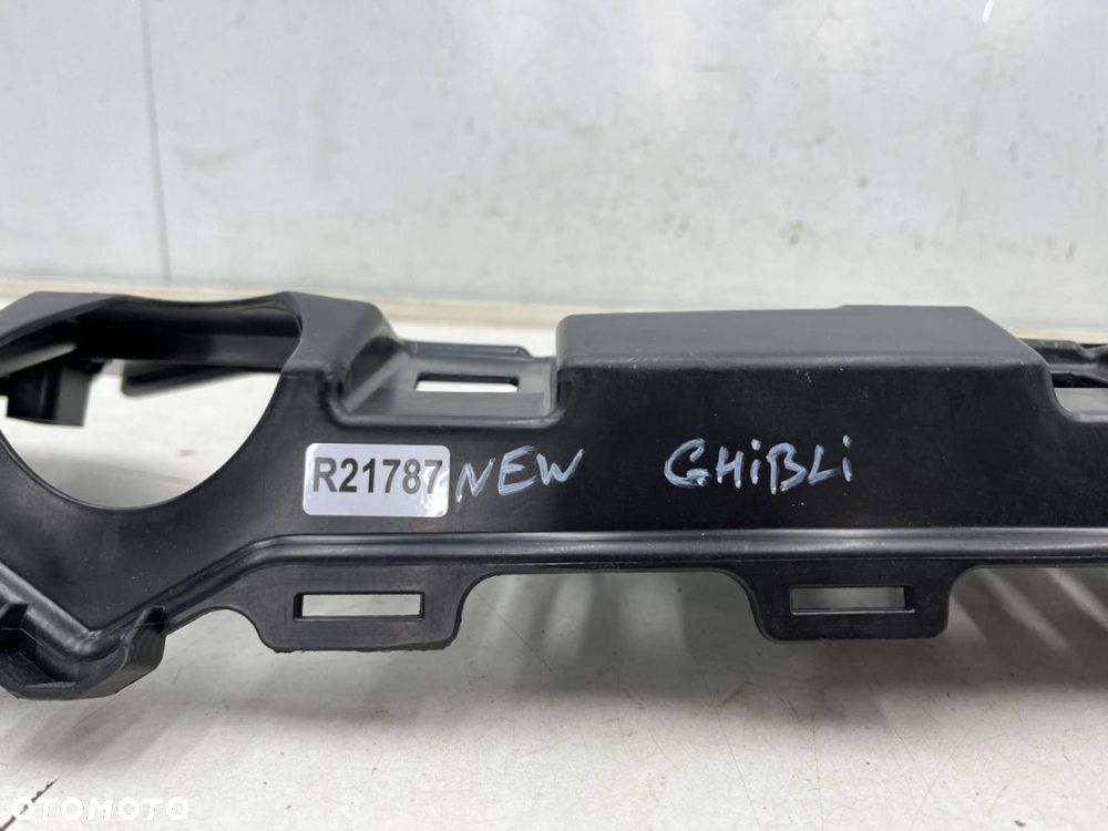 Ślizg Maserati Ghibli 13-24r. przednie środkowe mocowanie górnej listwy atrapy zderzaka NOWE - 5