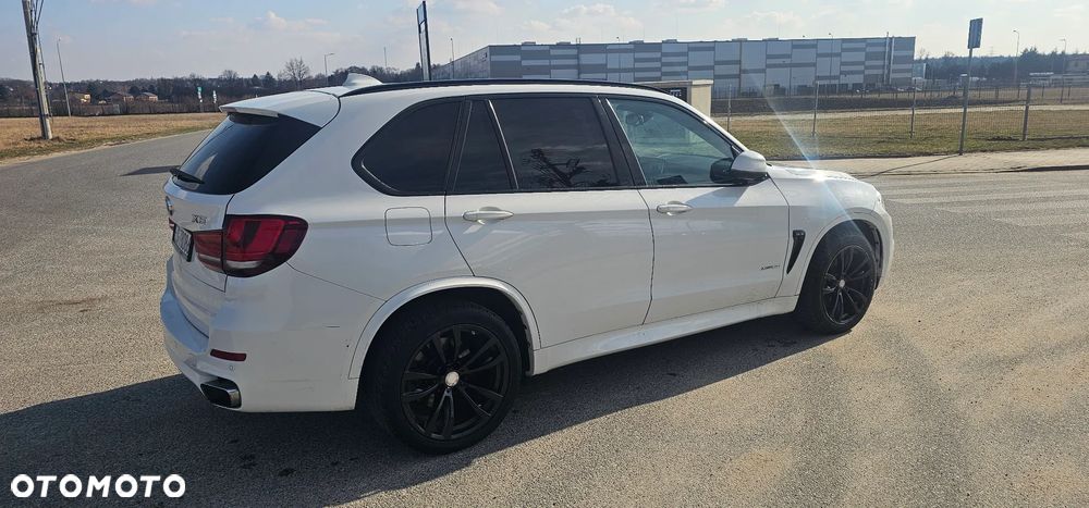 BMW X5 xDrive50i Sport-Aut - 2