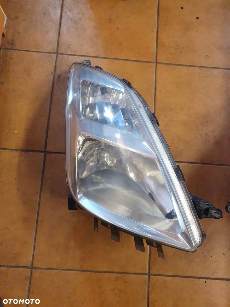 REFLEKTOR PRAWY TOYOTA PRIUS II 03-09 EUROPA