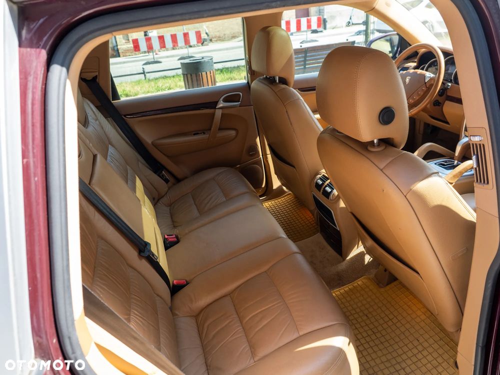 Porsche Cayenne - 12
