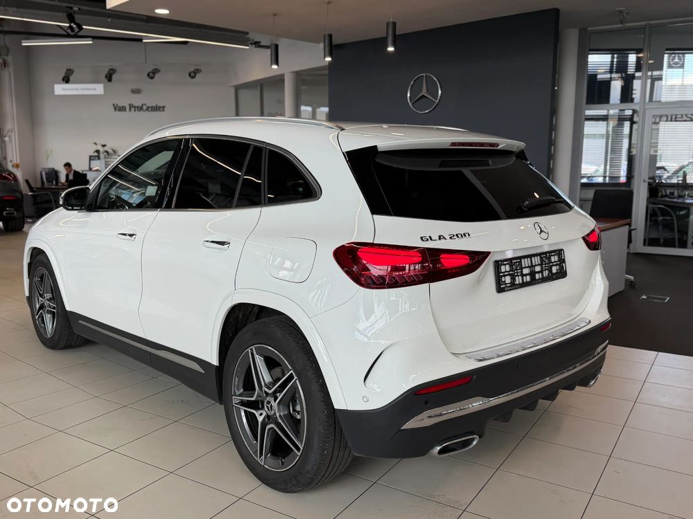 Mercedes-Benz GLA 200 AMG Line - 4