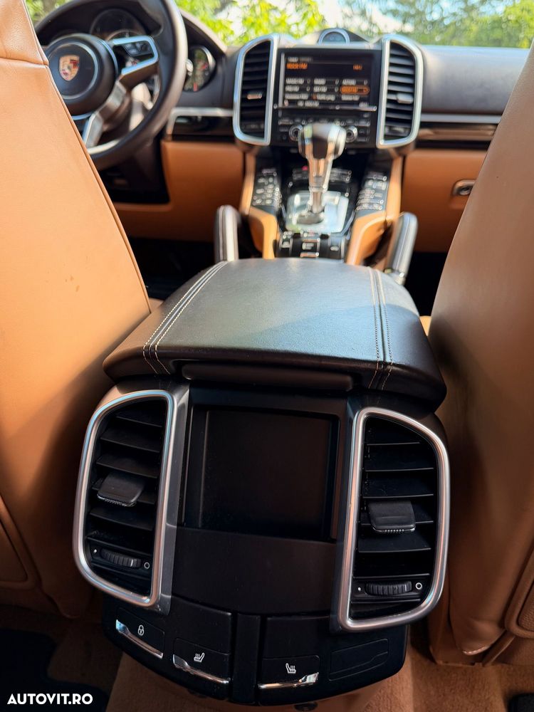 Porsche Cayenne 3.0 L - 9