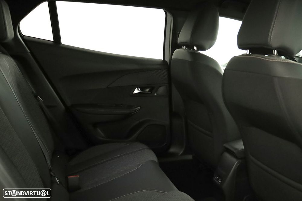 Peugeot 2008 1.2 PureTech Allure - 22