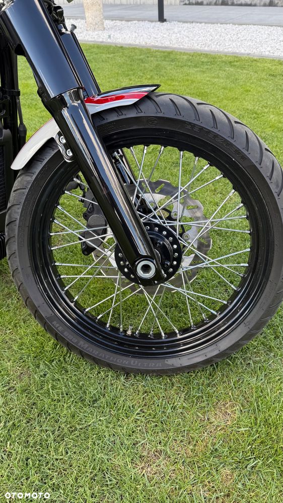 Harley-Davidson Softail Street Bob - 18