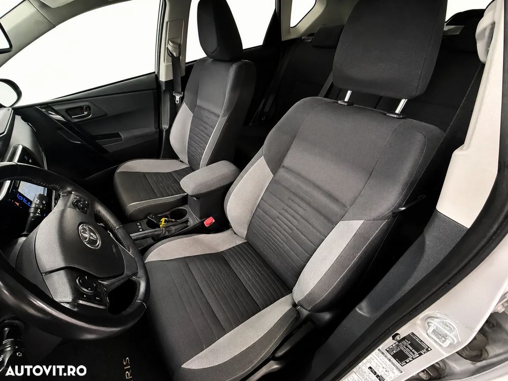Toyota Auris 1.8 L VVT-i HSD Sol - 7