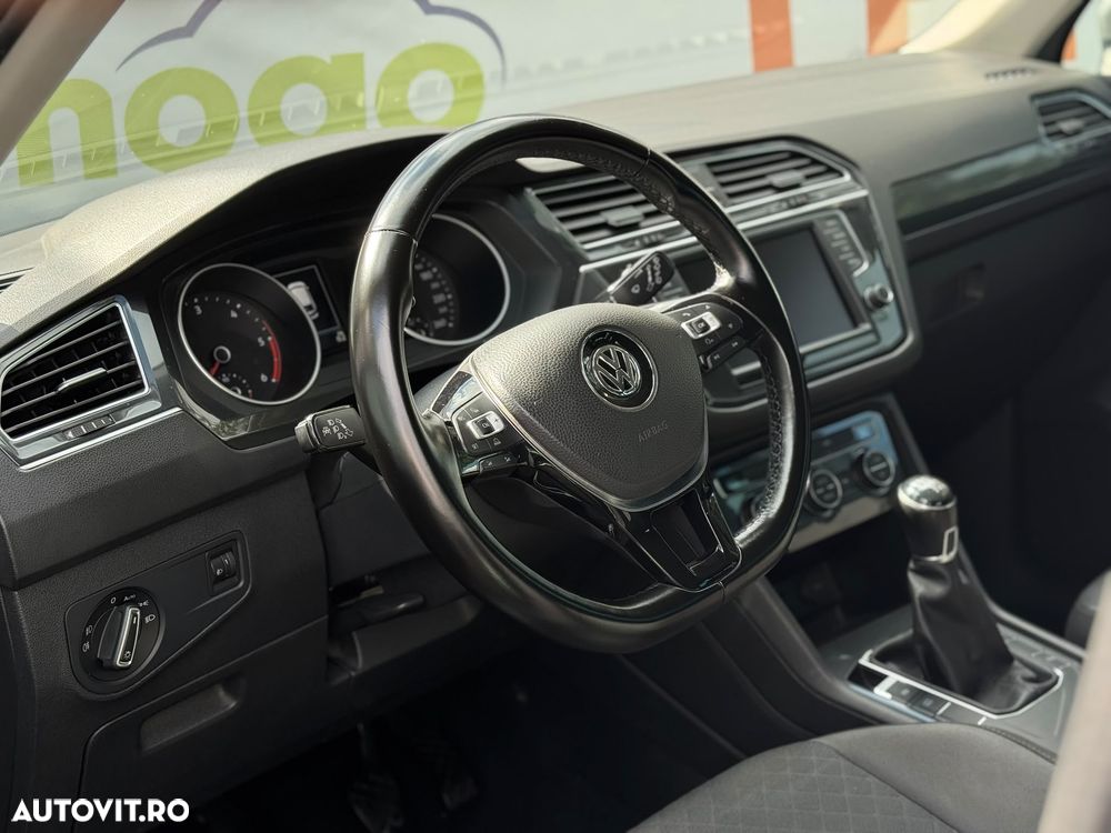 Volkswagen Tiguan - 32