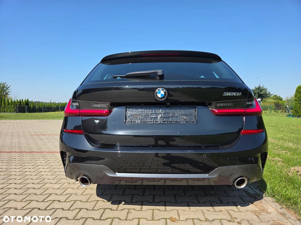 BMW Seria 3 320i Edition M Sport Shadow - 4