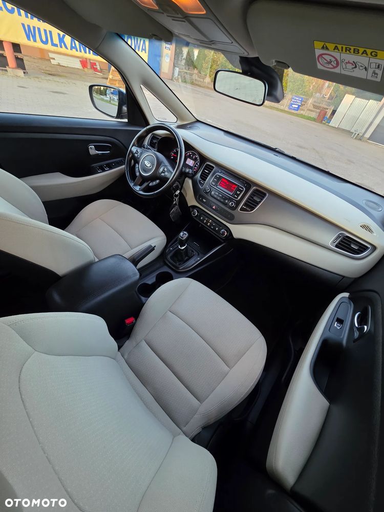 Kia Carens - 16