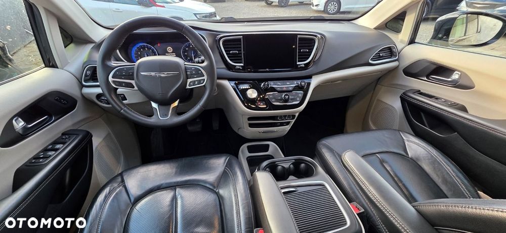 Chrysler Pacifica - 19