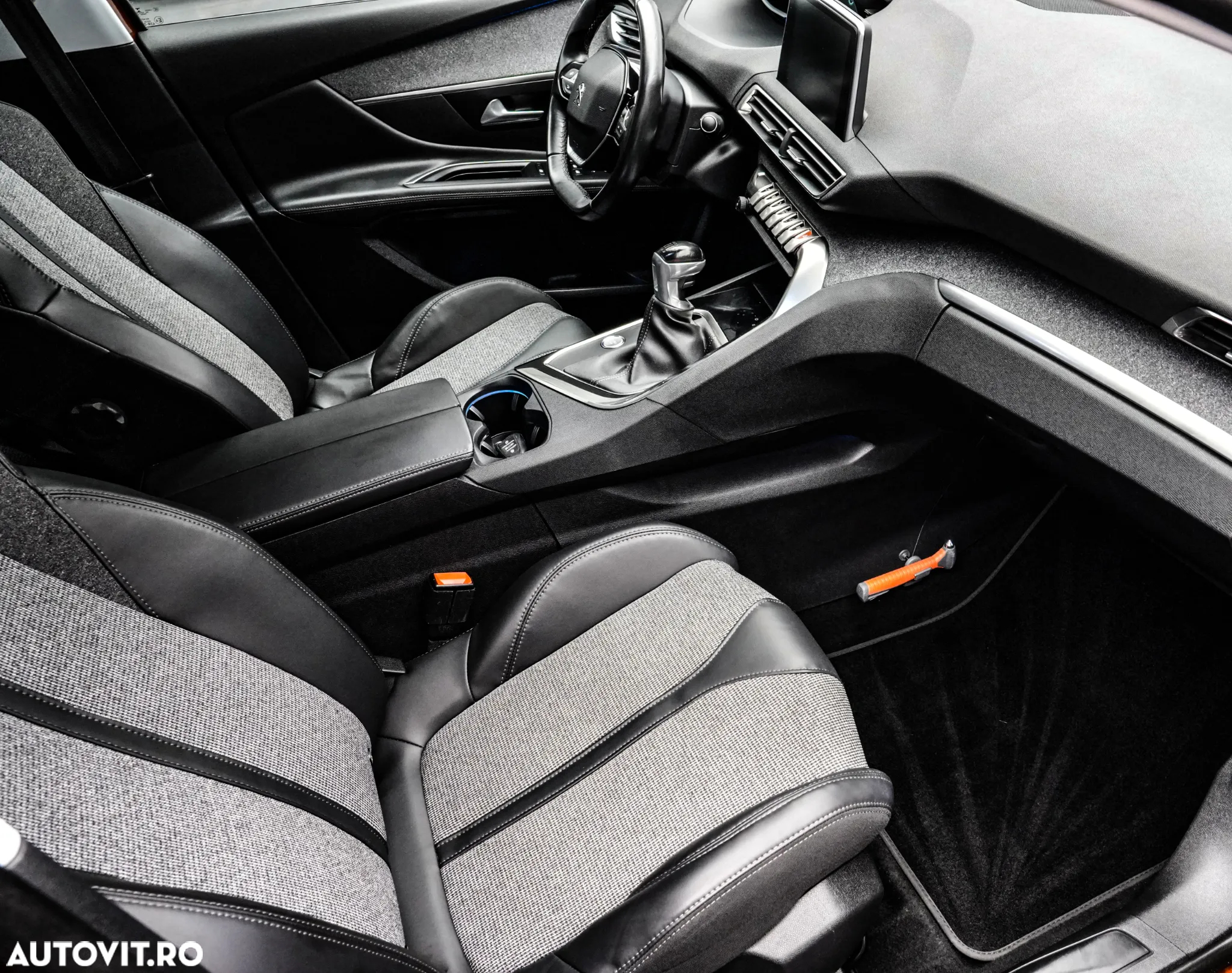 Peugeot 3008 1.2 PureTech Turbo S&S Allure - 13