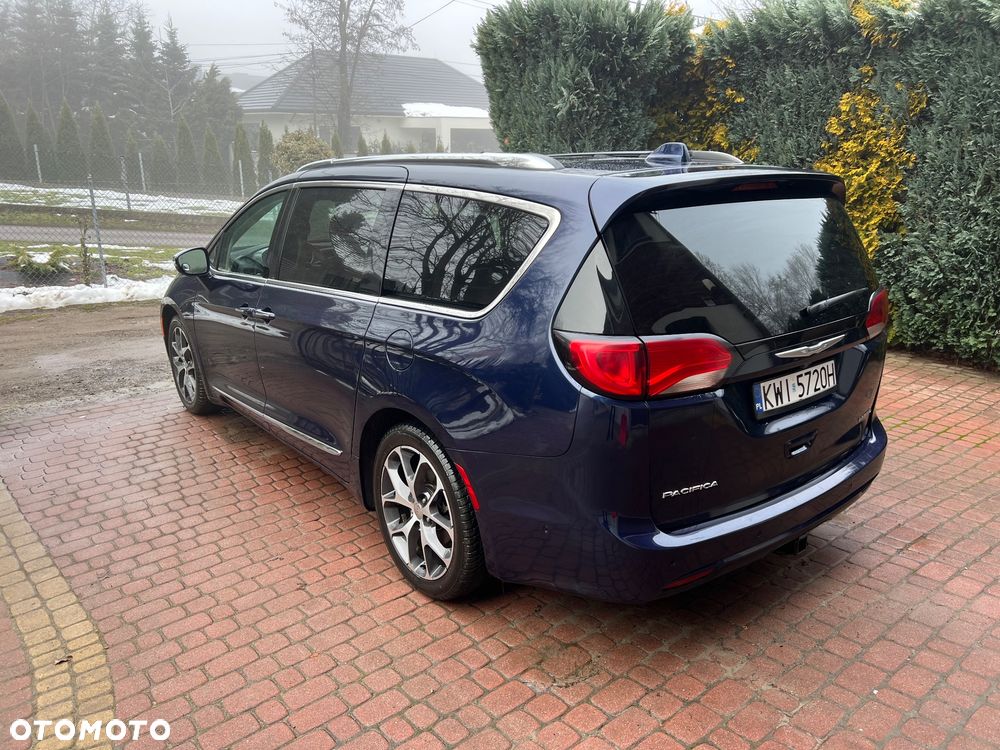 Chrysler Pacifica - 11