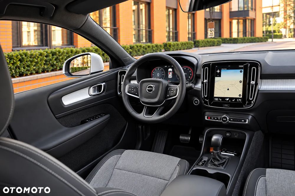 Volvo XC 40 T3 Momentum Pro - 5