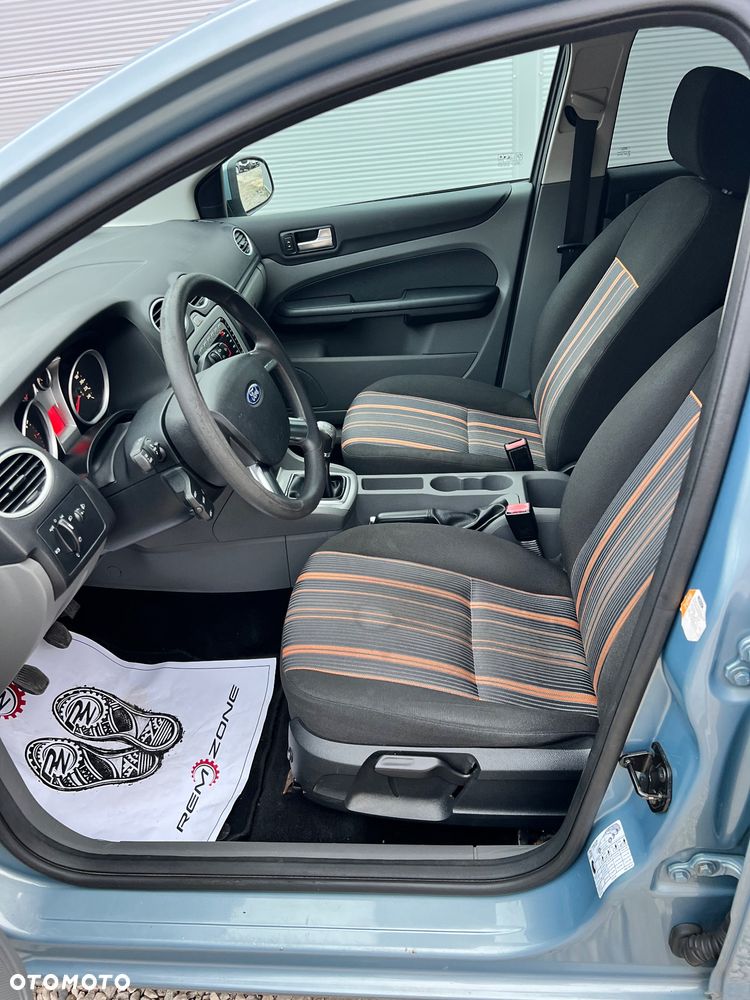 Ford Focus 1.6 16V Style - 11