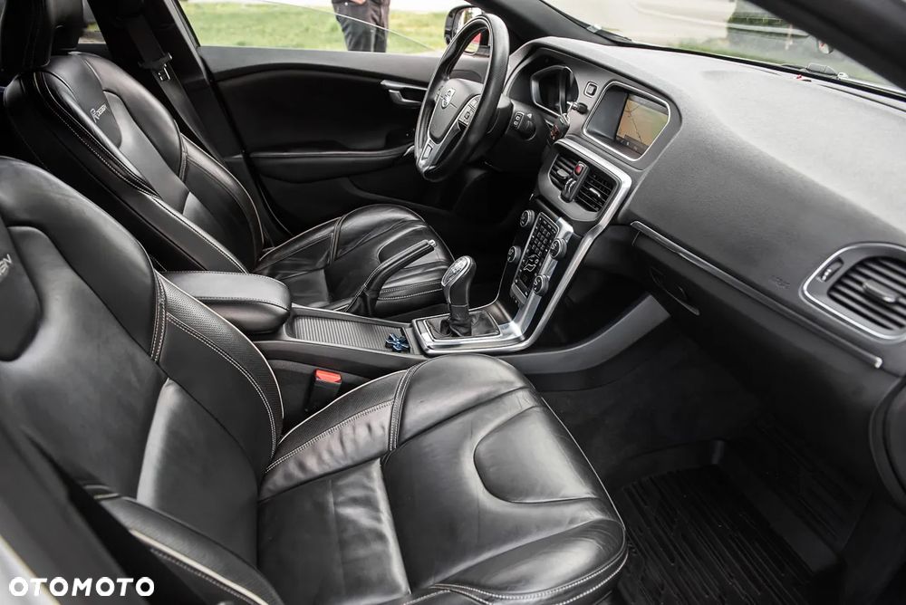 Volvo V40 T4 R-Design - 31