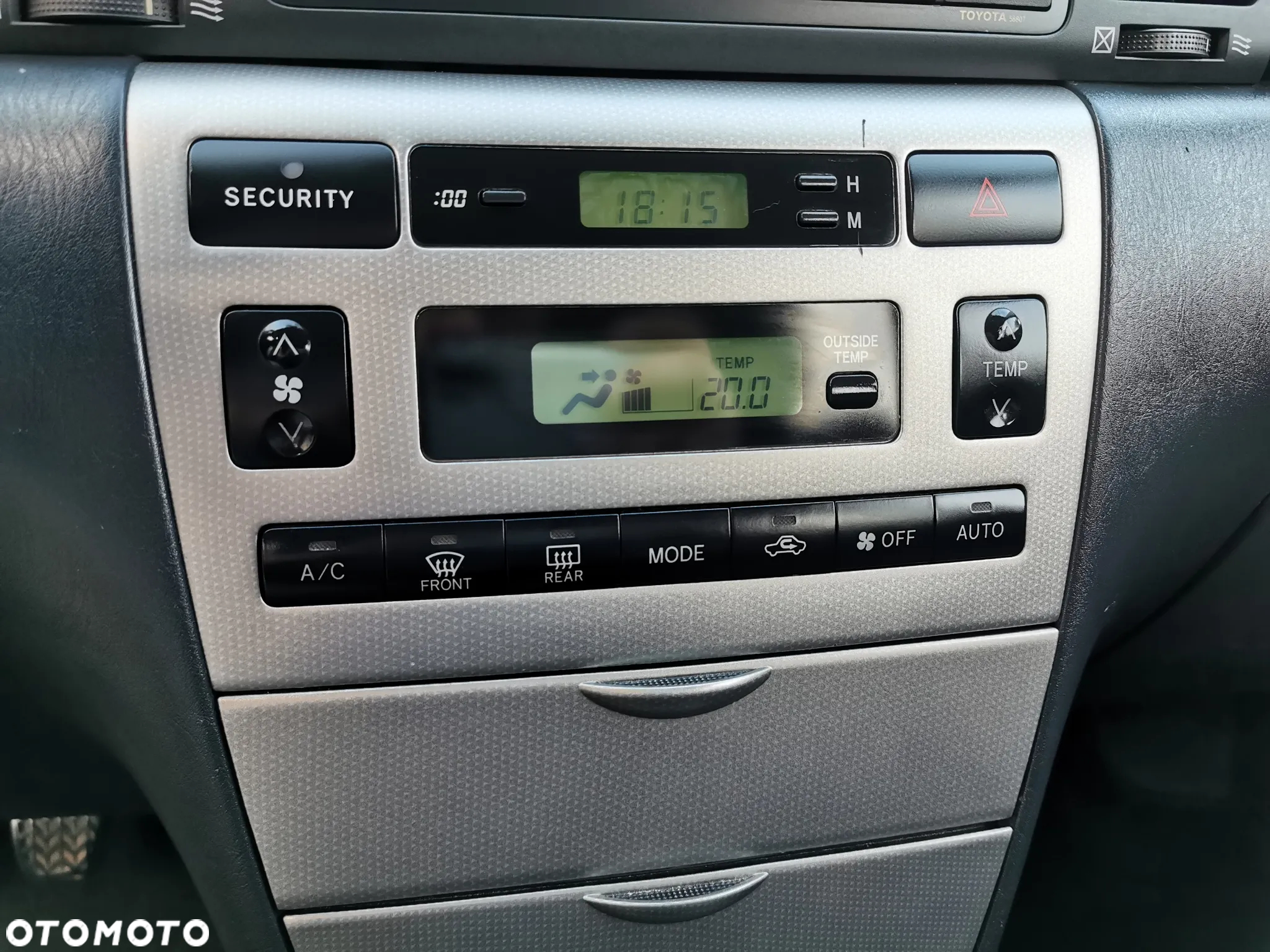 Toyota Corolla 1.6 VVT-i Sol - 27