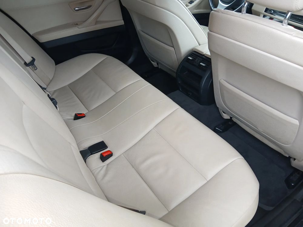 BMW Seria 5 520d - 23