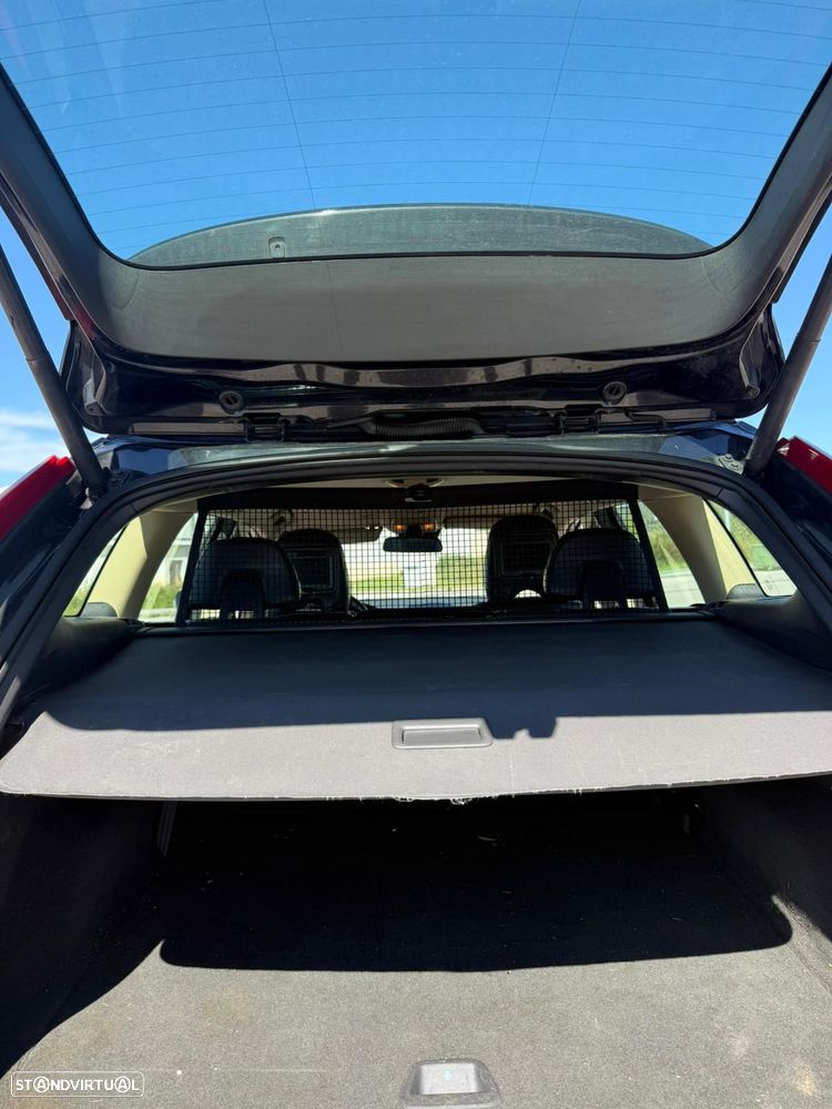 Volvo XC 60 2.4 D5 R-Design AWD Geartronic - 9