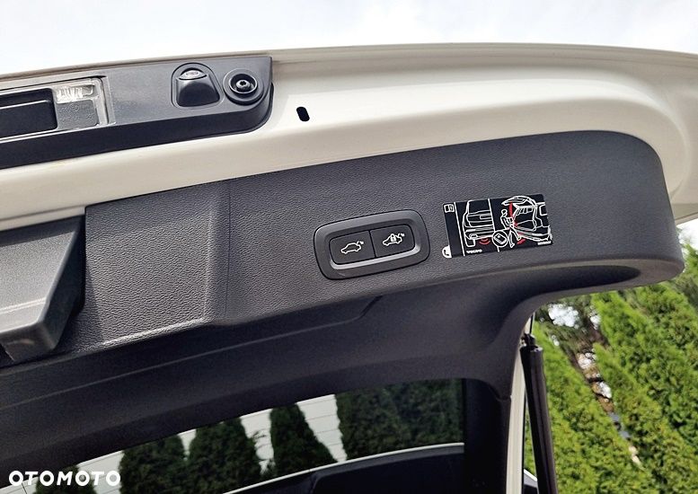 Volvo XC 40 B4 B DKG Ultimate Dark - 19