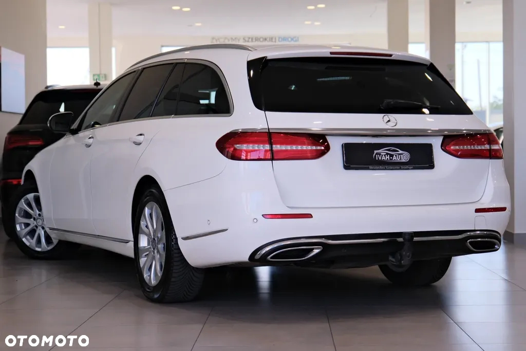 Mercedes-Benz Klasa E 220 d 4Matic T 9G-TRONIC Exclusive - 6