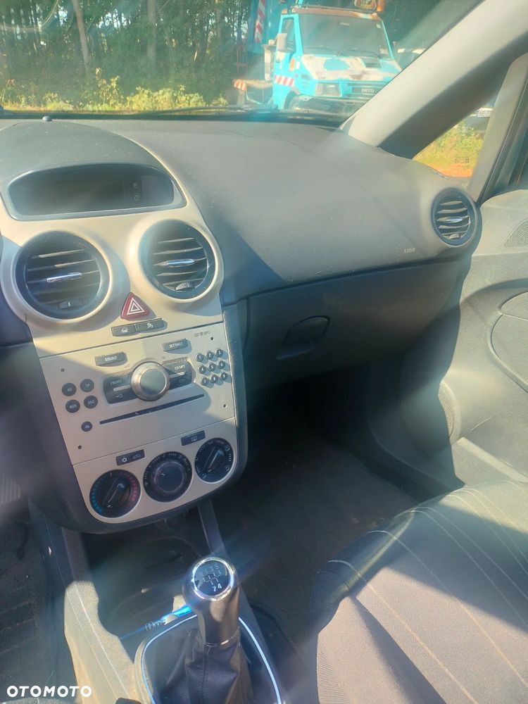 Opel Corsa - 8