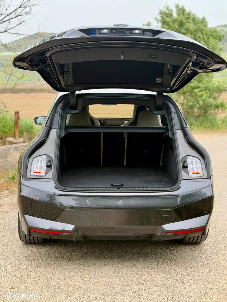 BMW iX xDrive50 - 16