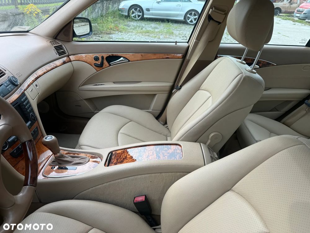 Mercedes-Benz Klasa E 350 4-Matic - 31