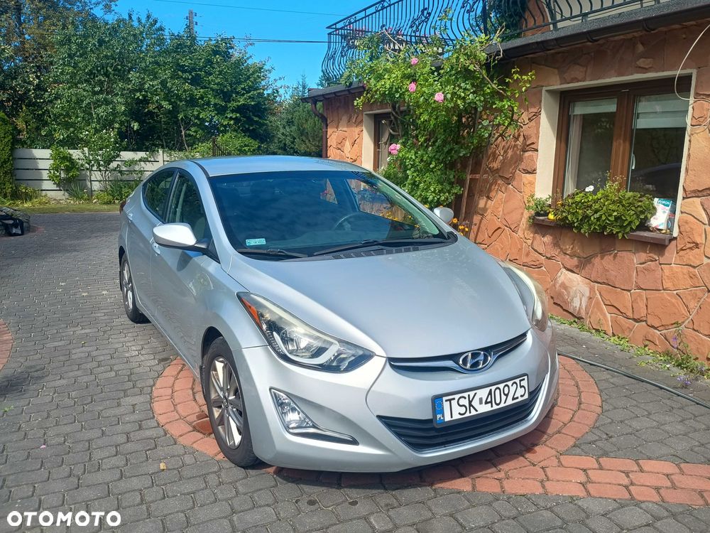 Hyundai Elantra - 1