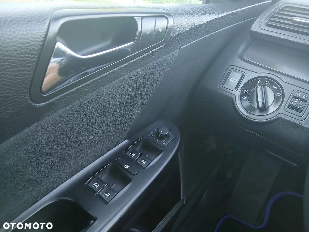 Volkswagen Passat - 15