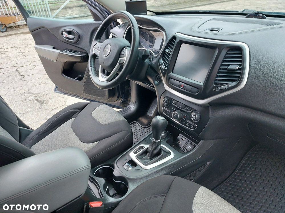 Jeep Cherokee - 14