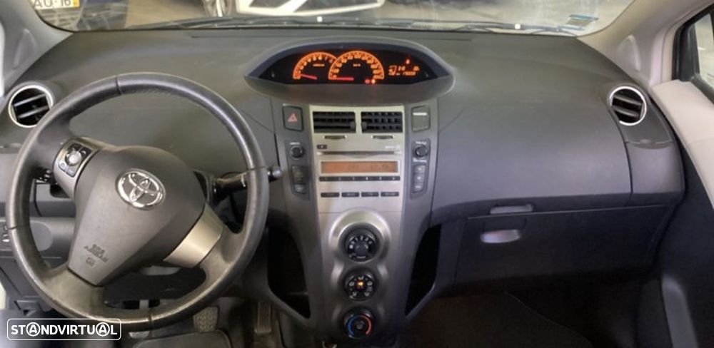 Toyota Yaris 1.0 VVT-i Rock in Rio 10 - 3