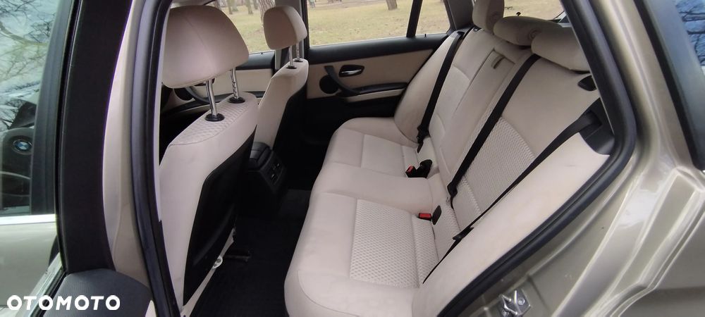 BMW Seria 3 320i - 9