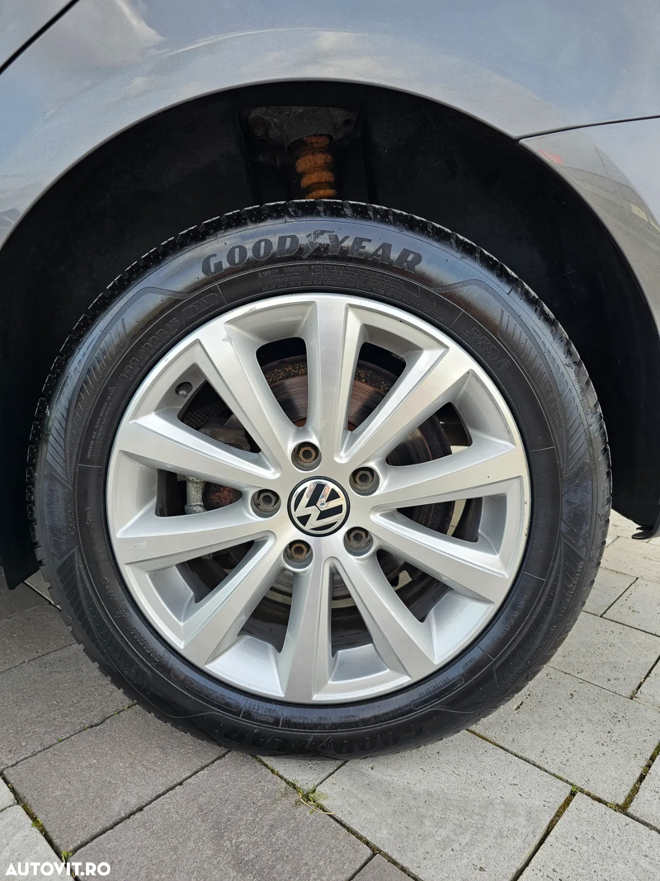 Volkswagen Touran 2.0 TDI DPF BlueMotion Technology DSG Highline - 16