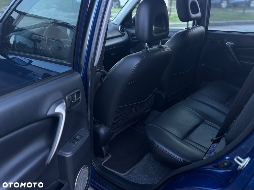 Toyota RAV4 - 11