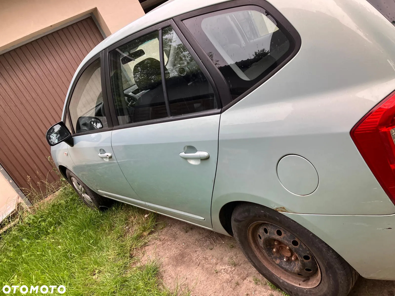 Kia Carens - 15
