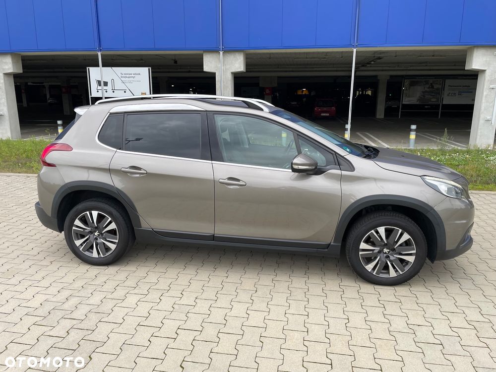 Peugeot 2008 1.2 Pure Tech Allure S&S - 10
