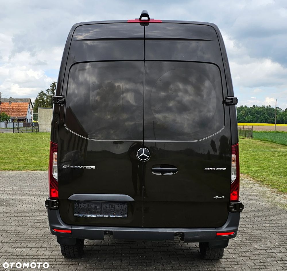 Mercedes-Benz Sprinter - 4