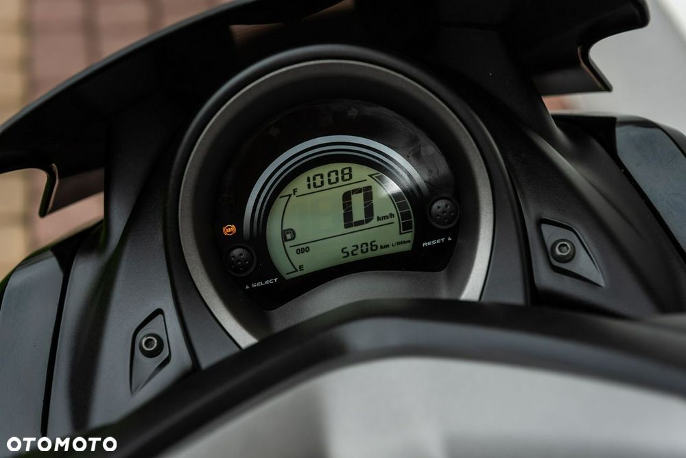 Yamaha NMAX - 9