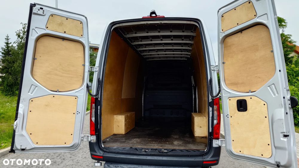 Mercedes-Benz Sprinter - 13