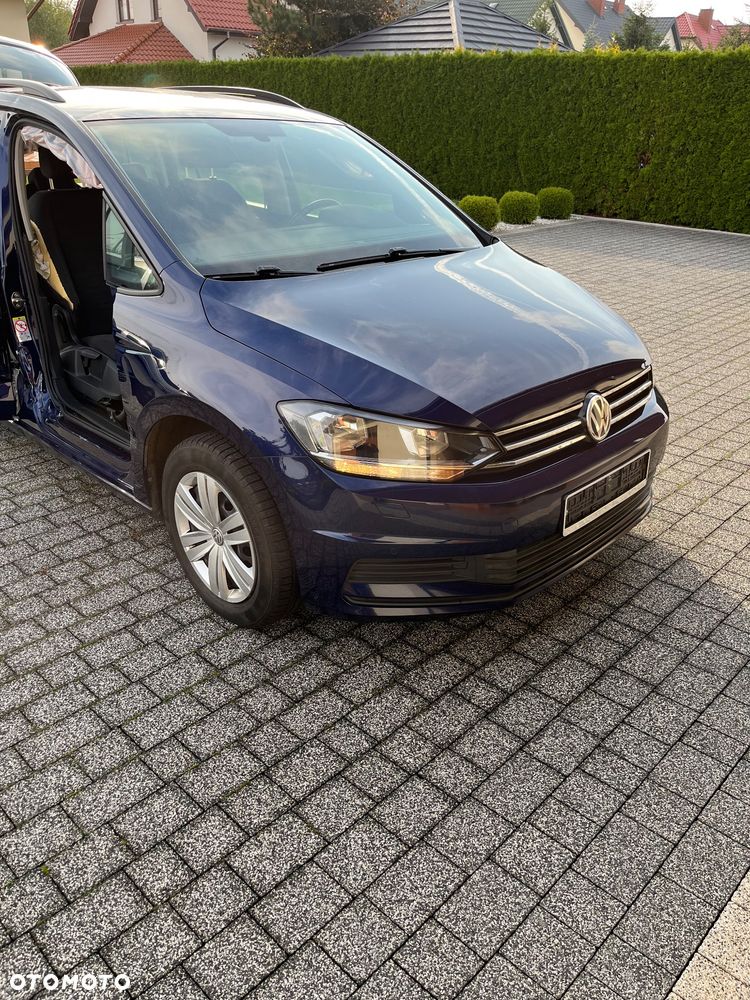 Volkswagen Touran 2017 photo 2