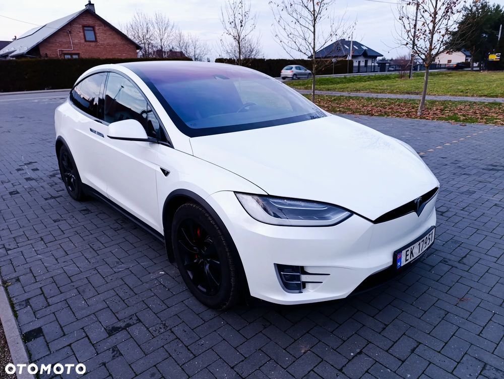 Tesla Model X - 18