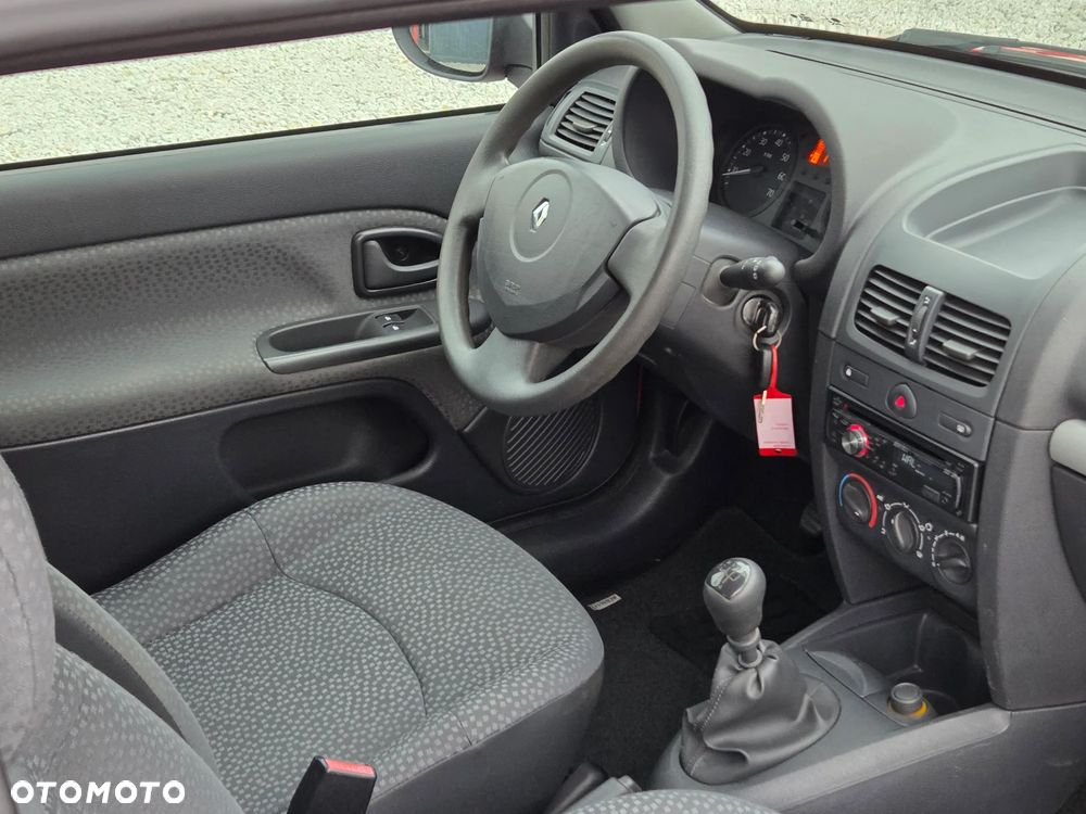 Renault Clio 1.2 16V 75 Expression - 8