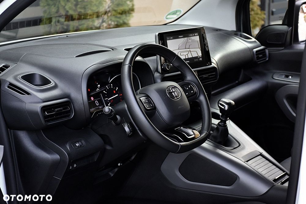 Toyota Proace City Verso 1.2 Turbo L1 Team Deutschland - 20