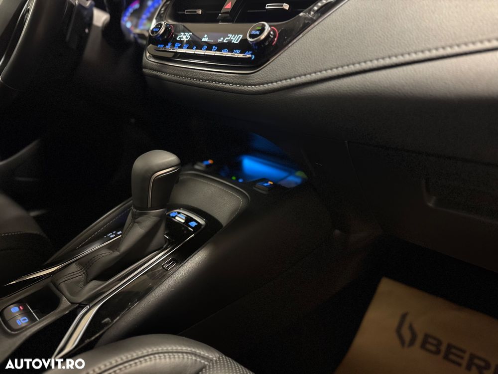 Toyota Corolla 2.0 HSD Exclusive Plus GR Sport Bi-Tone - 18