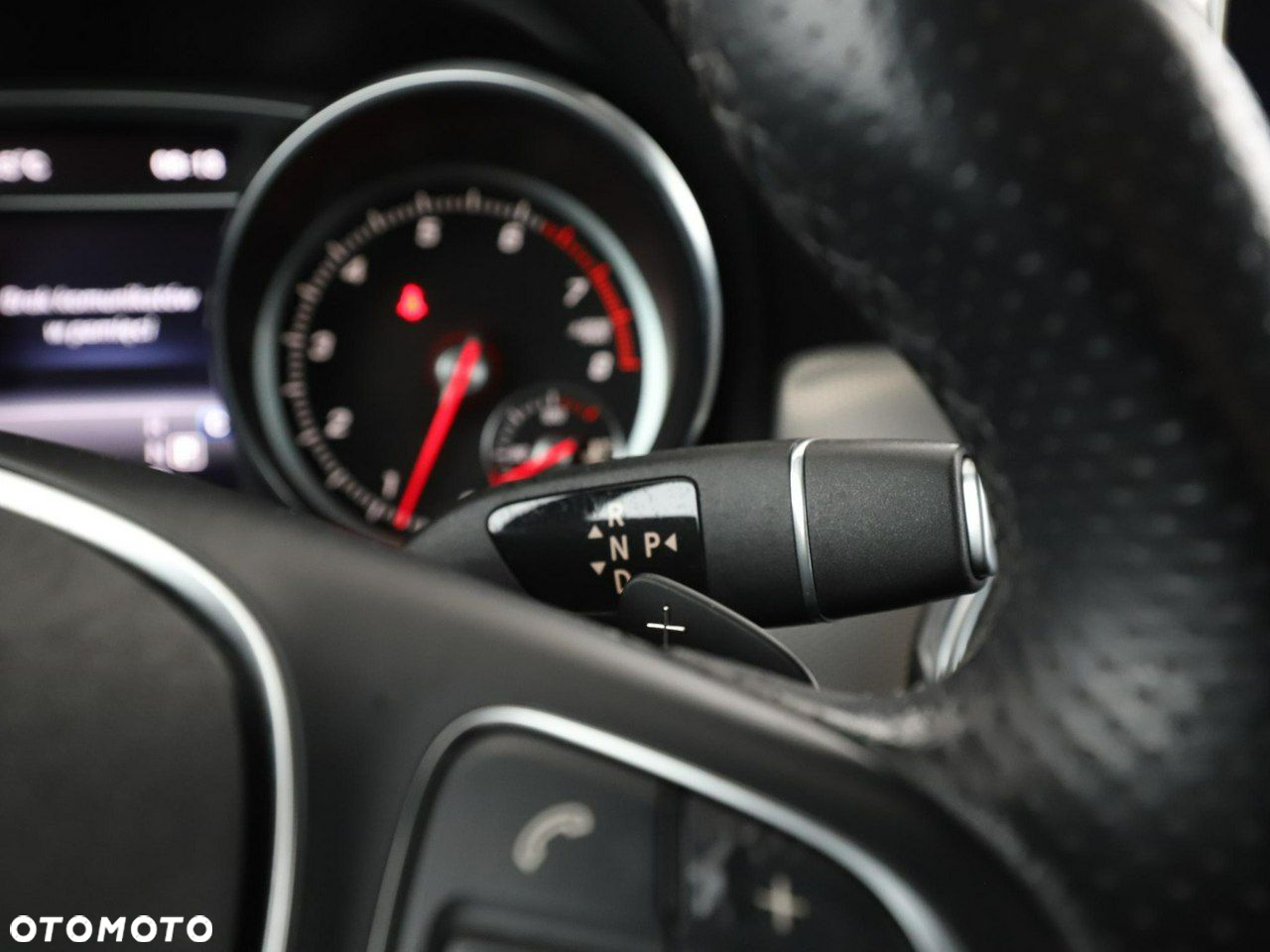 Mercedes-Benz GLA 180 7G-DCT Activity Edition - 31