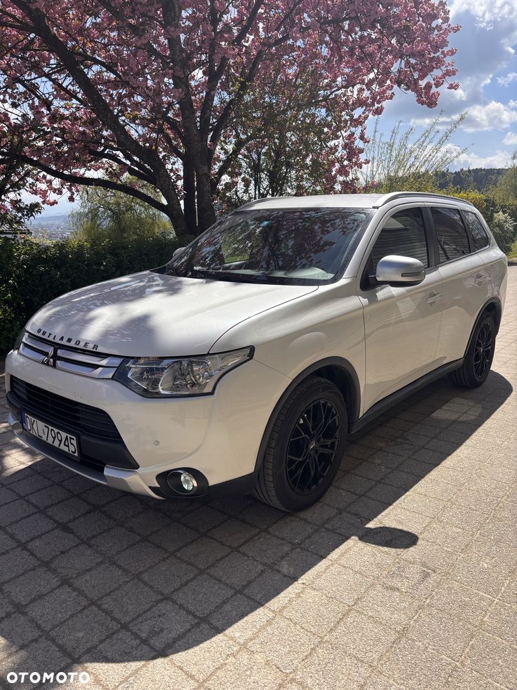 Mitsubishi Outlander - 1