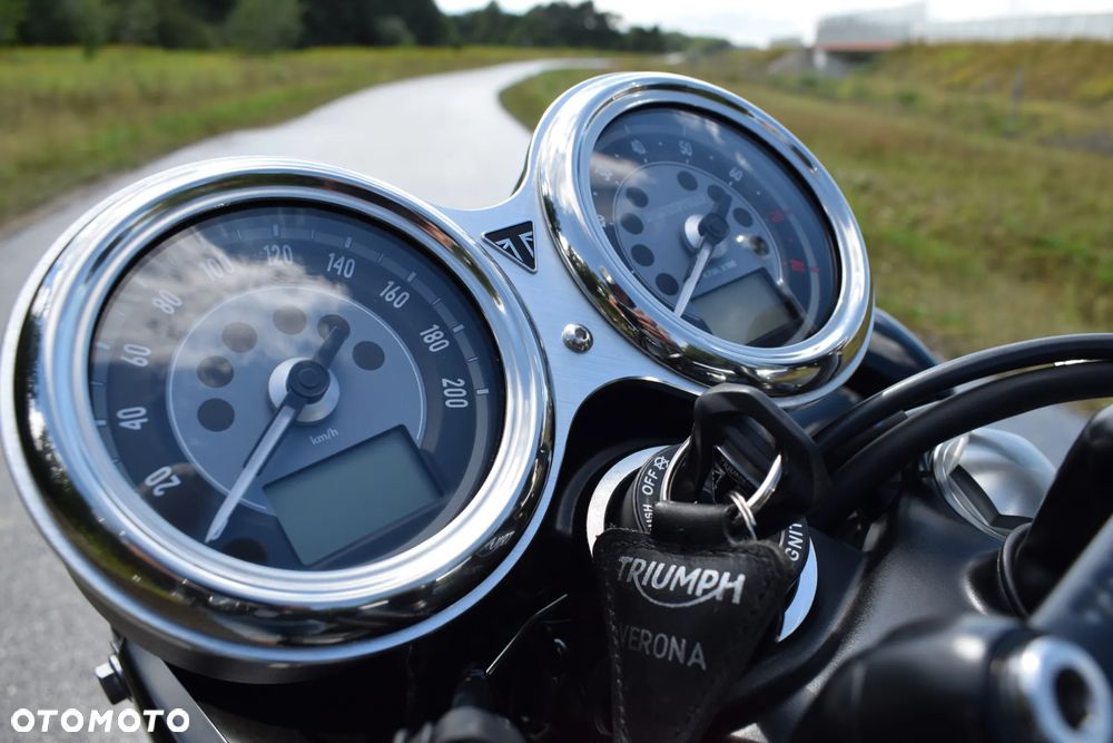 Triumph Bonneville - 38