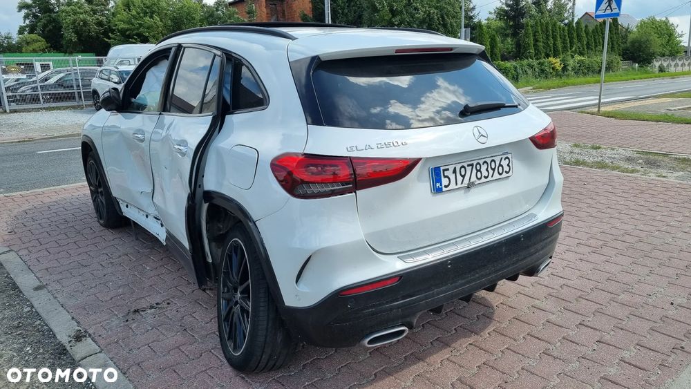 Mercedes-Benz GLA 250 e 8G-DCT AMG Line - 9