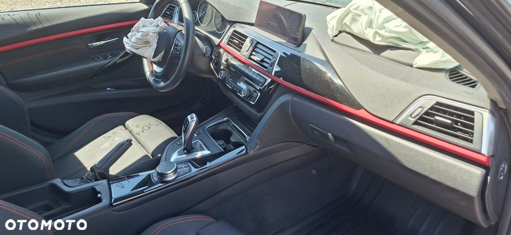BMW Seria 3 330i xDrive - 10