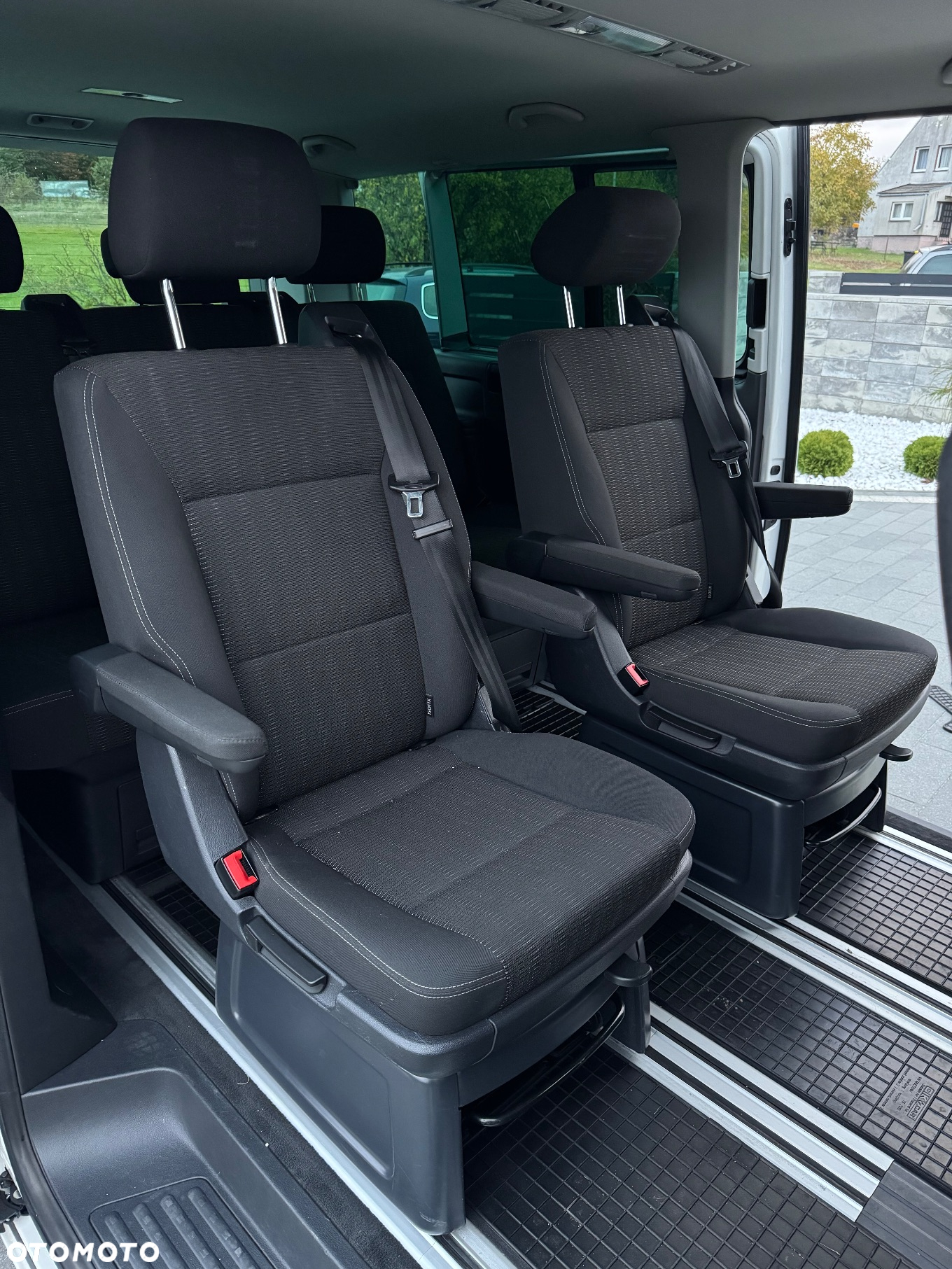 Volkswagen Multivan - 21